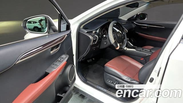 Lexus NX300h Executive, 2015 10