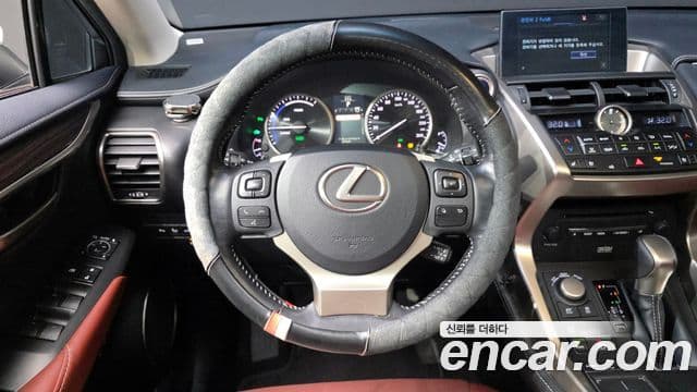 Lexus NX300h Executive, 2015 13