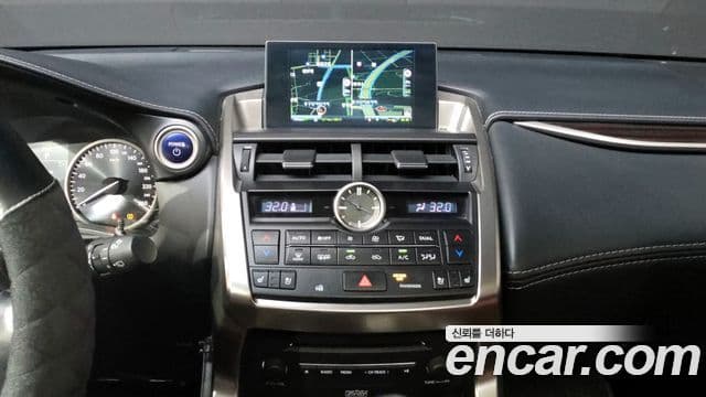 Lexus NX300h Executive, 2015 14