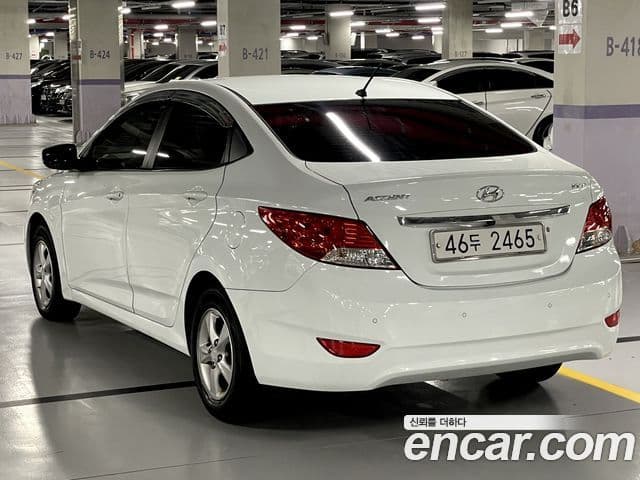 Hyundai Accent(новый кузов / новое поколение) Premier, 2011 3