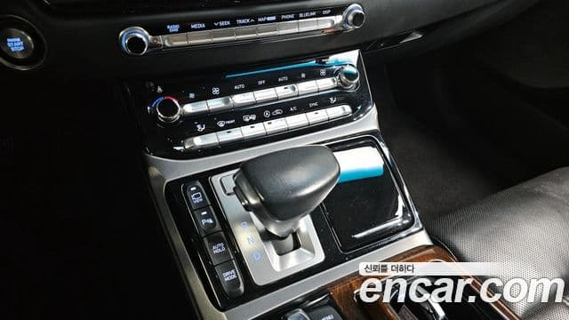 Genesis EQ900 Prestige, 2017 9