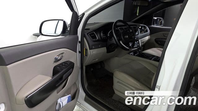 Kia All New Carnival Luxury, 2018 10