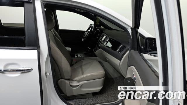 Kia All New Carnival Luxury, 2018 11