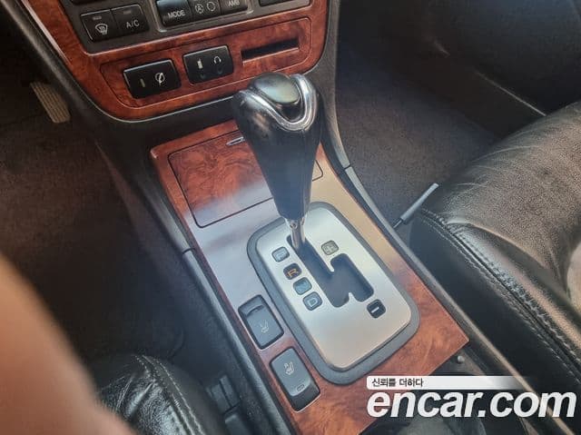 Hyundai New Grandeur XG люксовая версия, 2005 15