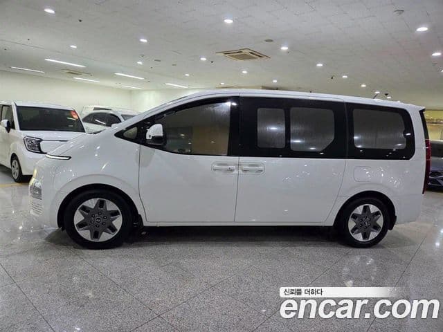 Hyundai Staria Modern, 2025 3