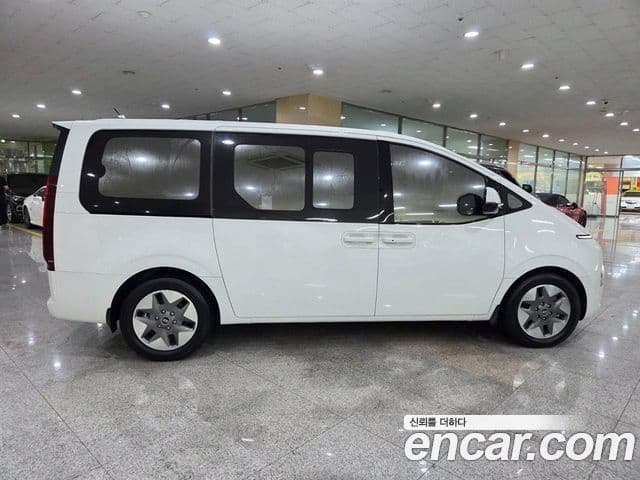 Hyundai Staria Modern, 2025 все фото