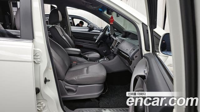 KG모빌리티(SsangYong) Korando 투리스모 4WD outdoor Edition 9인승, 2016 11