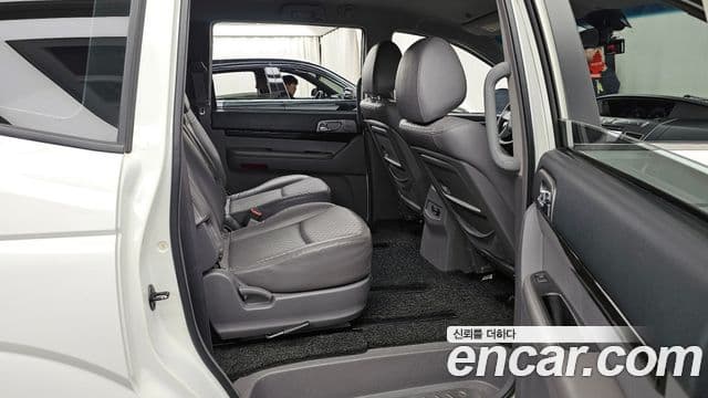 KG모빌리티(SsangYong) Korando 투리스모 4WD outdoor Edition 9인승, 2016 12