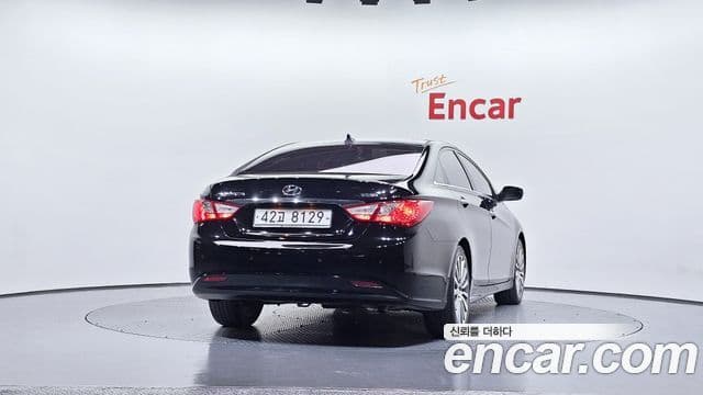 Hyundai YF Sonata LPI Luxury(для людей с инвалидностью), 2011 4