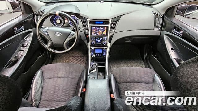 Hyundai YF Sonata LPI Luxury(для людей с инвалидностью), 2011 7