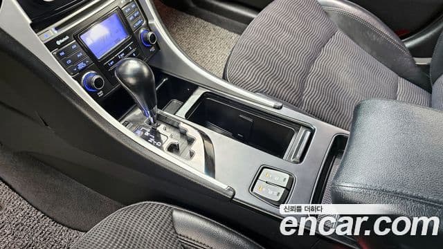 Hyundai YF Sonata LPI Luxury(для людей с инвалидностью), 2011 9