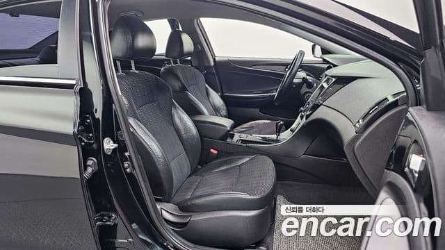 Hyundai YF Sonata LPI Luxury(для людей с инвалидностью), 2011 10