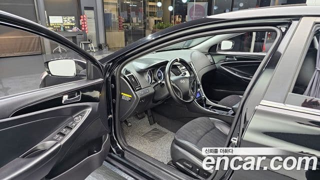 Hyundai YF Sonata LPI Luxury(для людей с инвалидностью), 2011 11