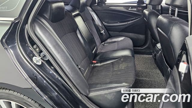 Hyundai YF Sonata LPI Luxury(для людей с инвалидностью), 2011 12