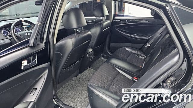 Hyundai YF Sonata LPI Luxury(для людей с инвалидностью), 2011 13