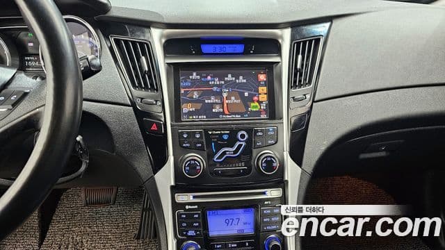 Hyundai YF Sonata LPI Luxury(для людей с инвалидностью), 2011 15