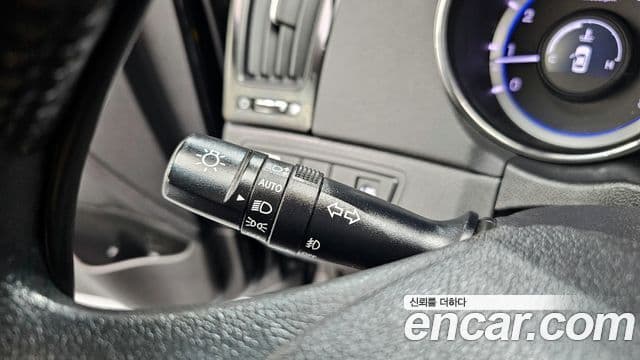 Hyundai YF Sonata LPI Luxury(для людей с инвалидностью), 2011 17