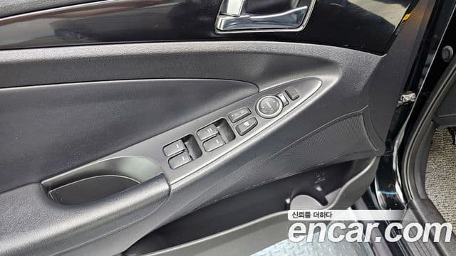 Hyundai YF Sonata LPI Luxury(для людей с инвалидностью), 2011 19