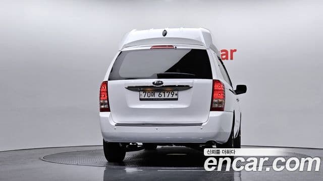 Kia Carnival R Premium, 2014 4