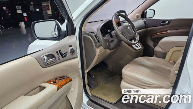 Kia Carnival R Premium, 2014 10