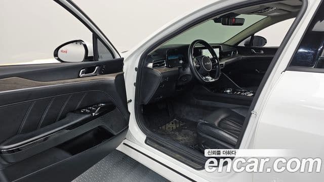 Kia K5 3세대 Signature, 2022 11