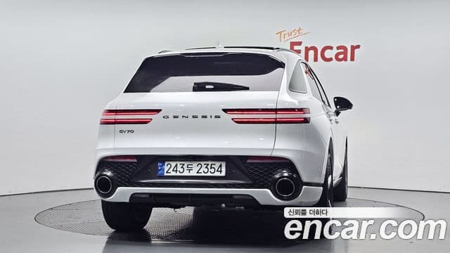 Genesis GV70, 2024 4