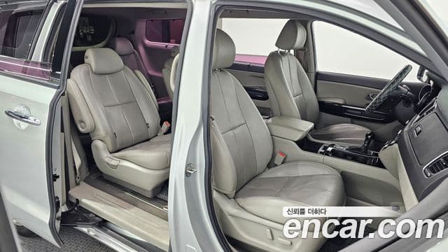 Kia All New Carnival Noblesse, 2015 10