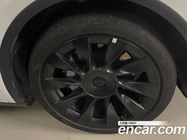 Tesla модель Y Long Range AWD, 2024 7