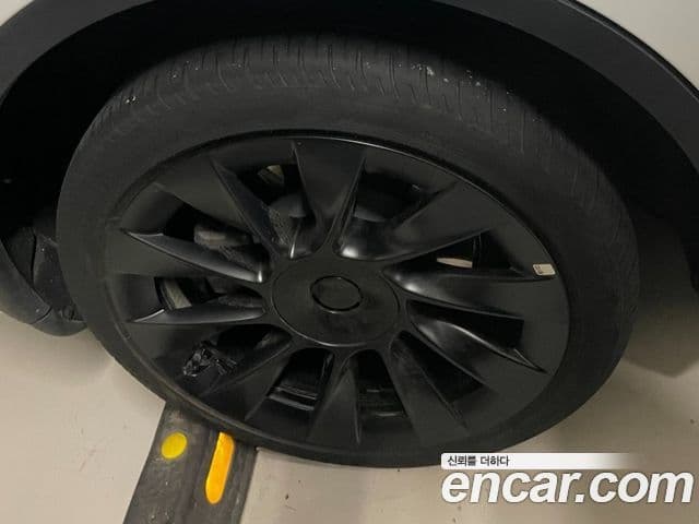 Tesla модель Y Long Range AWD, 2024 8