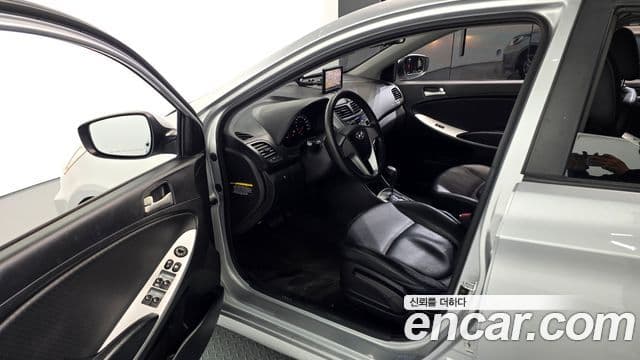 Hyundai Accent(новый кузов / новое поколение) Luxury, 2011 11