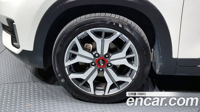 Kia Seltos Signature, 2021 все фото