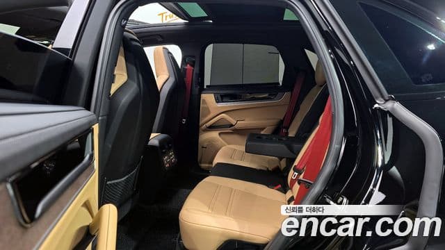 Porsche Cayenne (PO536), 2024 12