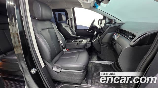 Hyundai Staria Modern, 2025 10