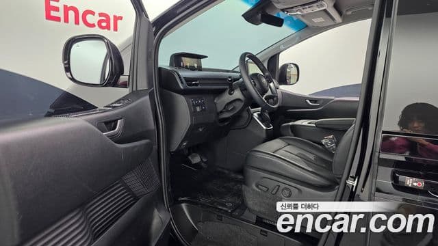 Hyundai Staria Modern, 2025 11