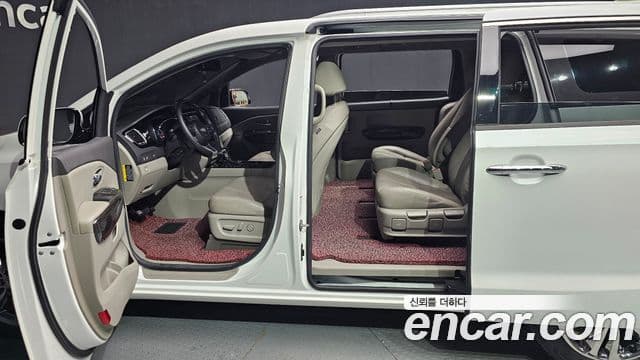 Kia All New Carnival VIP, 2018 10