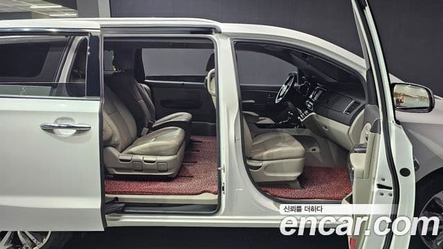 Kia All New Carnival VIP, 2018 11