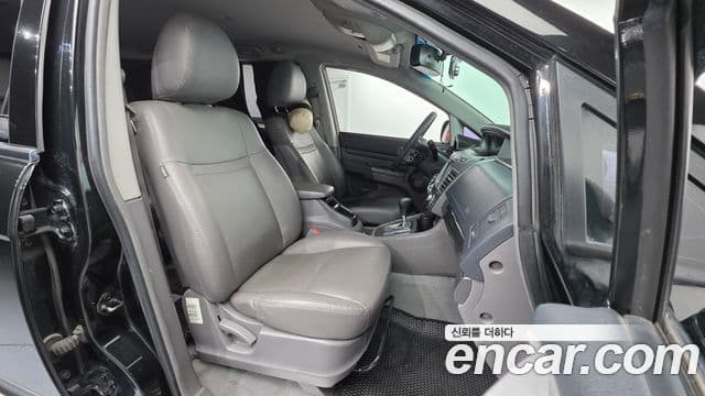 KG모빌리티(SsangYong) Korando 투리스모 4WD LT 11인승, 2014 10
