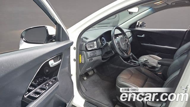 Kia Niro Prestige, 2017 11