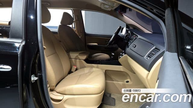 Kia All New Carnival Luxury, 2018 10