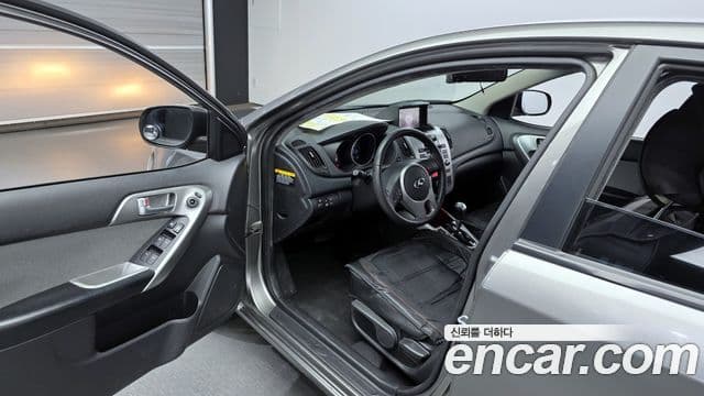 Kia Forte Luxury, 2010 10