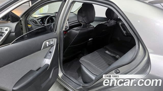 Kia Forte Luxury, 2010 11