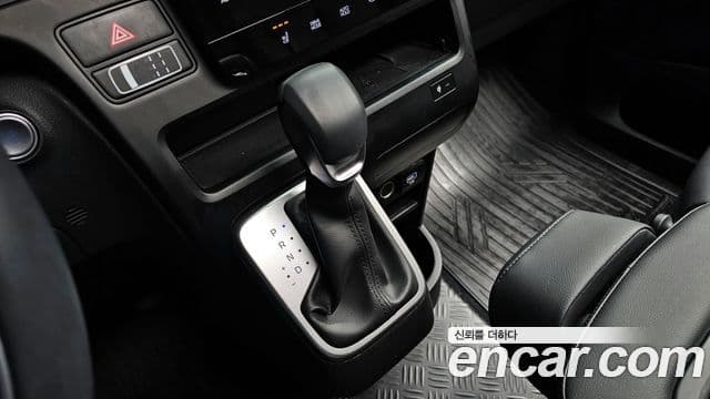 Hyundai Staria Modern, 2025 9