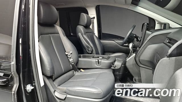 Hyundai Staria Modern, 2025 10