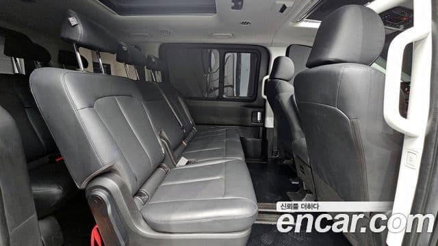 Hyundai Staria Modern, 2025 11