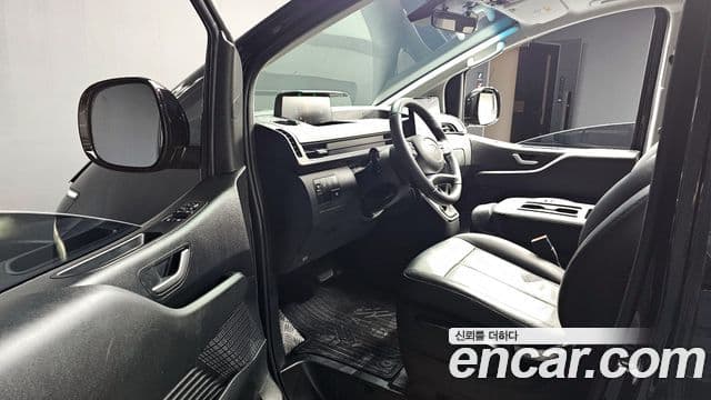 Hyundai Staria Modern, 2025 13