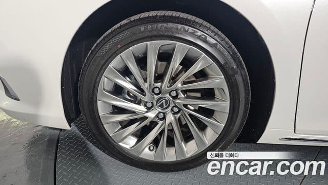 Lexus ES300h 7세대 Luxury Plus, 2026 все фото