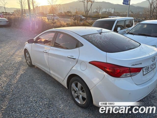 Hyundai Avante MD Premier, 2011 3