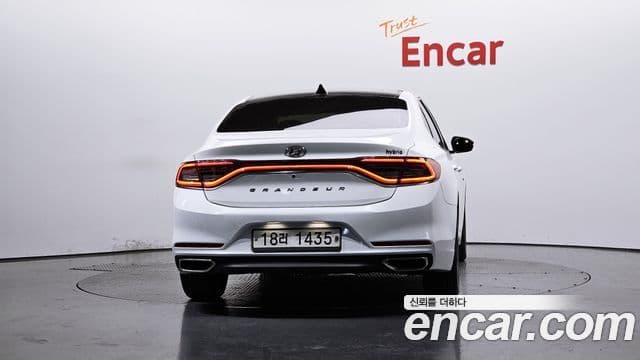 Hyundai Grandeur IG гибрид Premium, 2018 4
