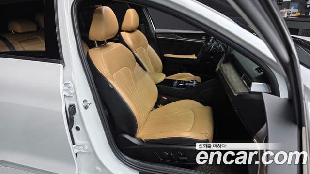 Kia K5 3세대 Signature, 2021 10