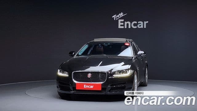 Jaguar XE 20d Portfolio, 2016 3